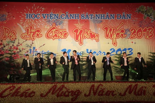 Tiết mục “Madizon” (Chào năm mới) vui nhộn của du học sinh Campuchia